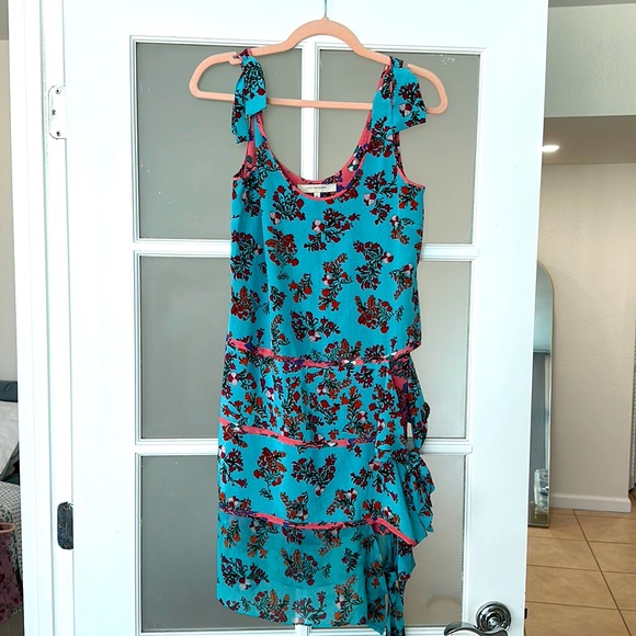 BCBG Maxazaria xxs dress, fits more like a xs/s 100%silk - Picture 4 of 13
